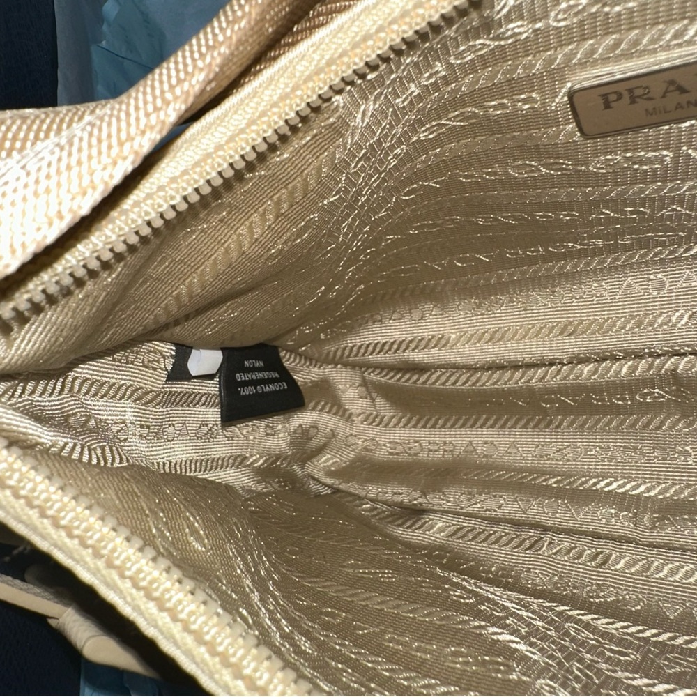 Re-Nylon Prada Re-Edition 2000 mini bag Cream Shoulder Bag with Signature Logo - Picture 5 of 12